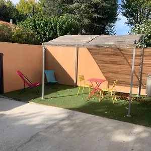  Appartement Un Petit Coin De Provence Convivial